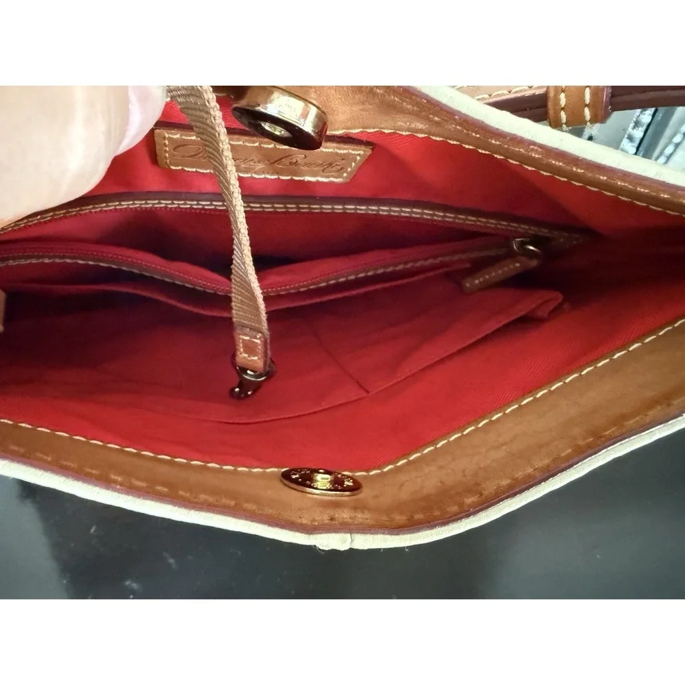 Dooney‎ And Bourke Beige Leather Shoulder Handbag Hobo Purse Red Lining Key Hold